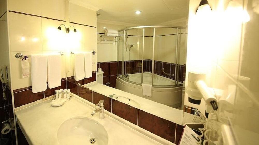 Anemon Grand Manisa Otel מראה חיצוני תמונה