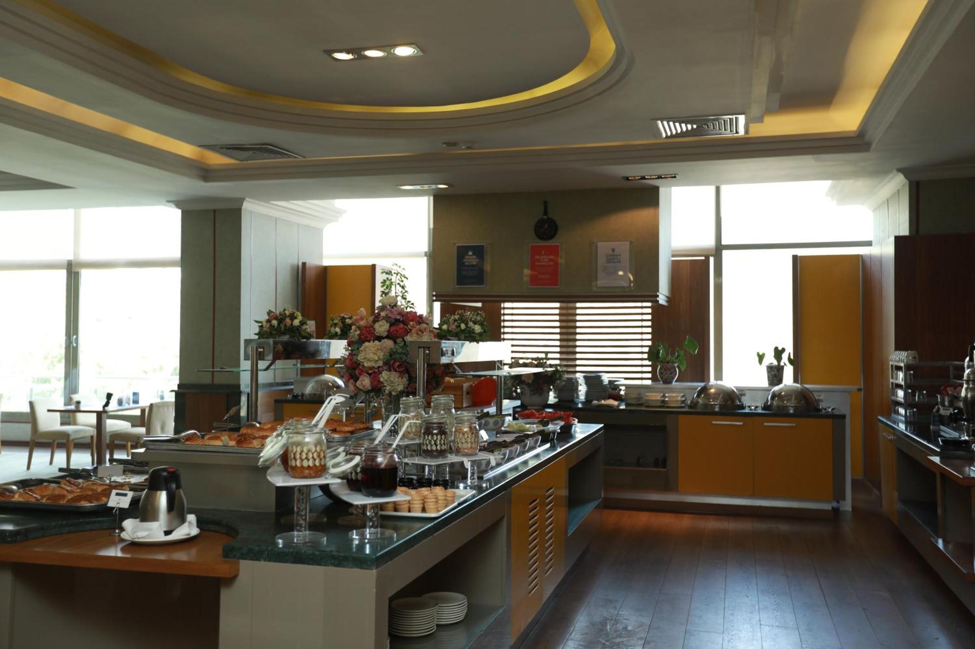 Anemon Grand Manisa Otel מראה חיצוני תמונה