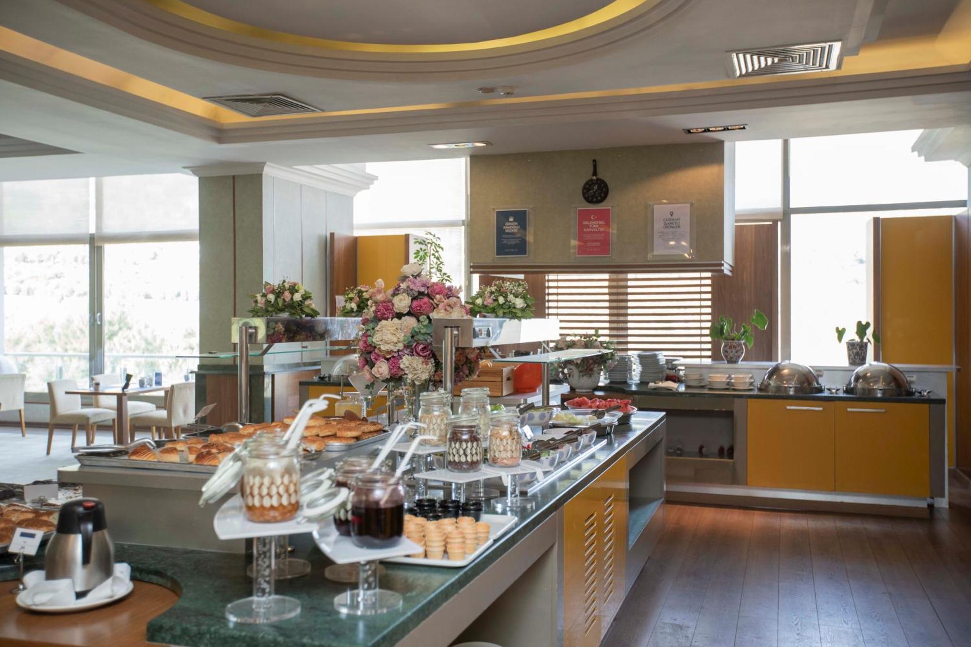 Anemon Grand Manisa Otel מראה חיצוני תמונה