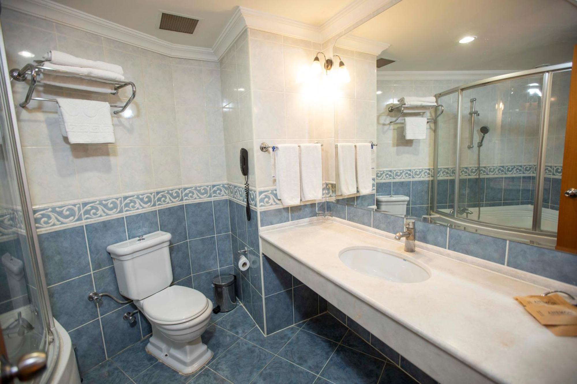 Anemon Grand Manisa Otel מראה חיצוני תמונה