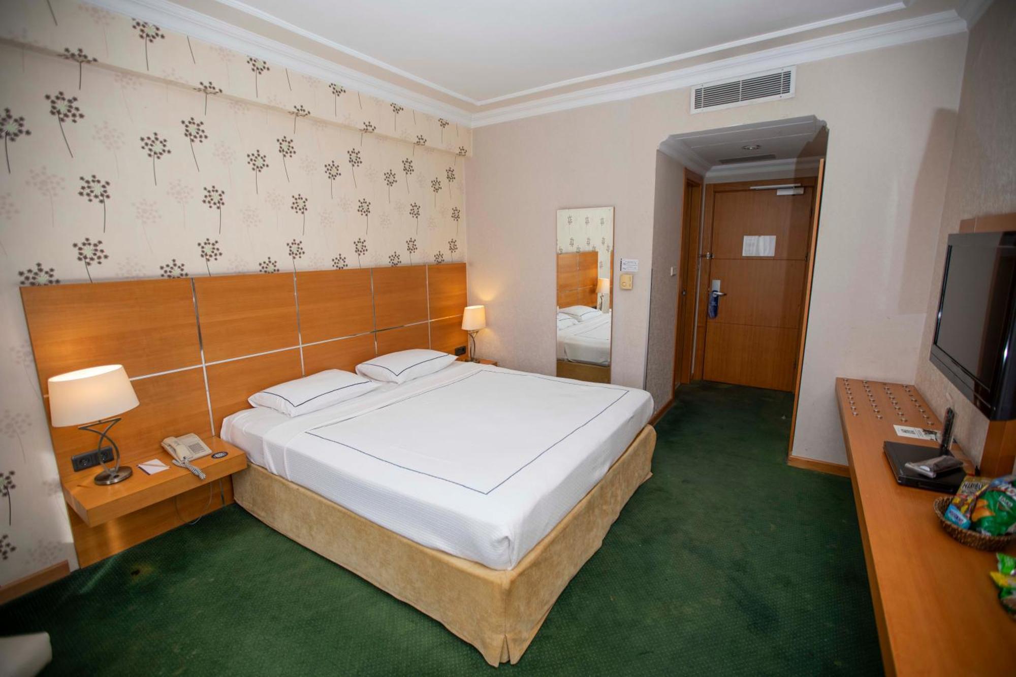 Anemon Grand Manisa Otel מראה חיצוני תמונה