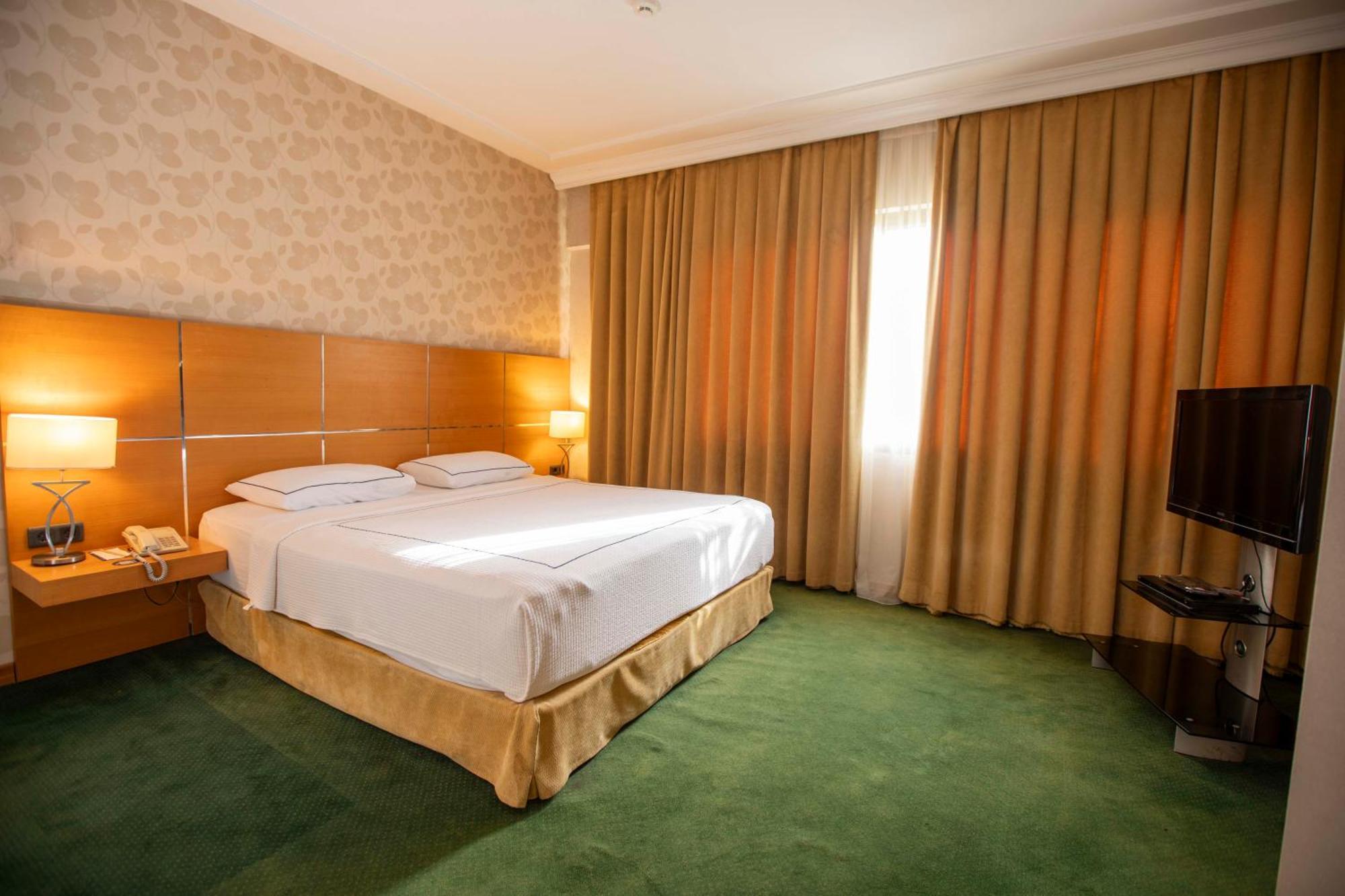 Anemon Grand Manisa Otel מראה חיצוני תמונה