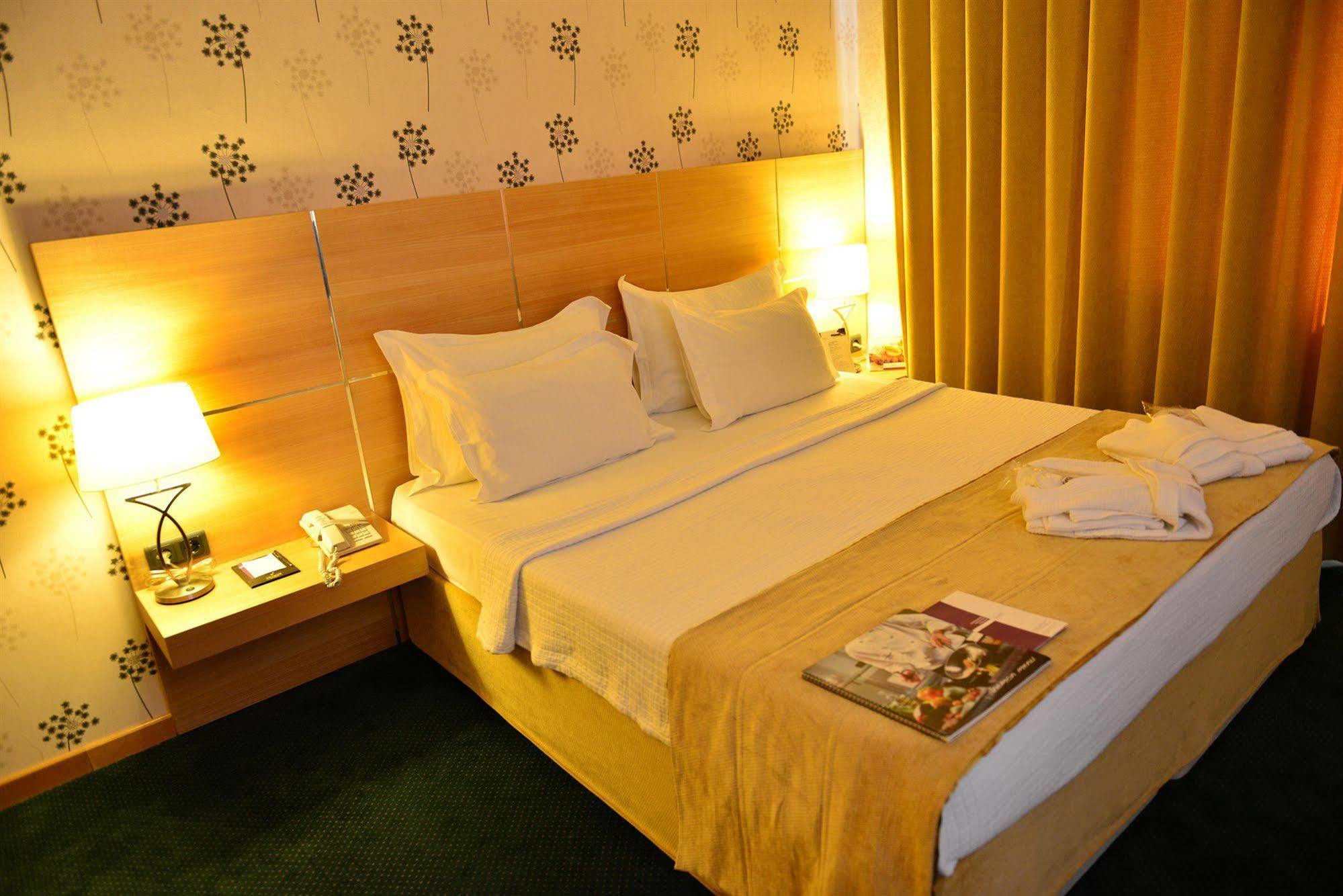 Anemon Grand Manisa Otel מראה חיצוני תמונה